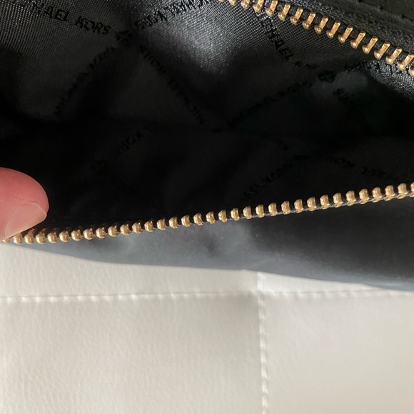 MICHEAL KORS BLACK AND GOLD MEDIUM KENLY BACKPACK - Picture 3 of 9